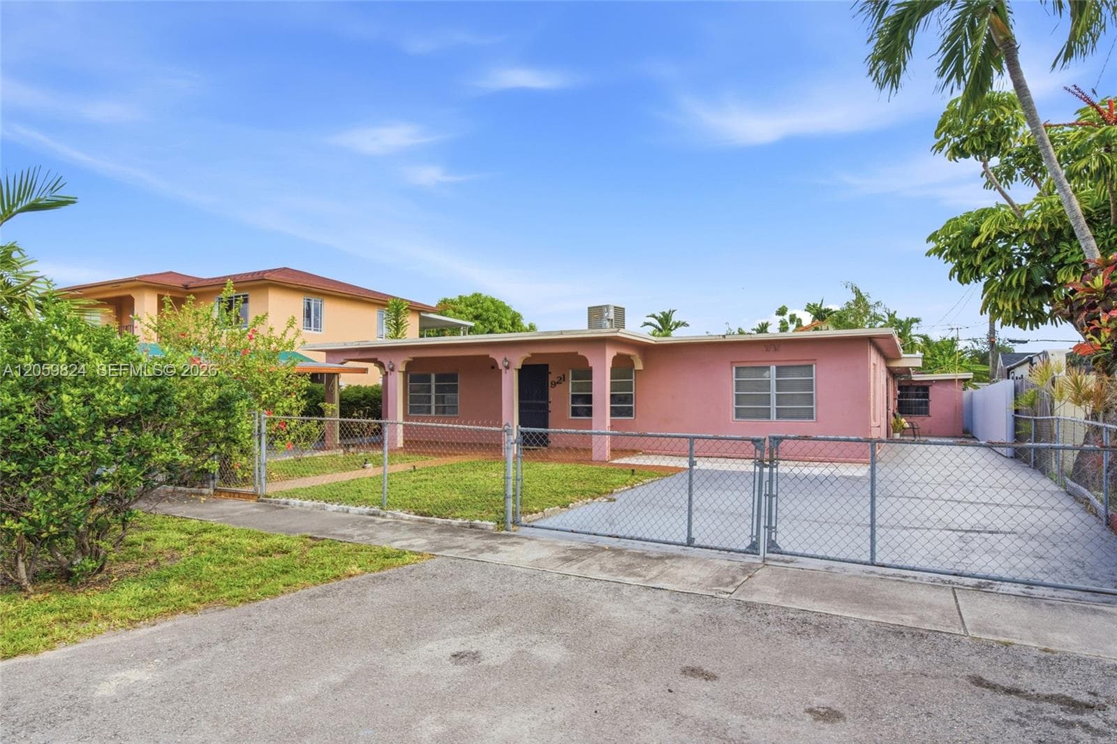 Single-family home at 921 E 14 St, Hialeah — photo 2