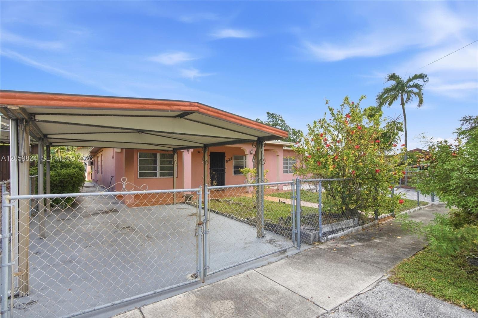 Single-family home at 921 E 14 St, Hialeah — photo 3