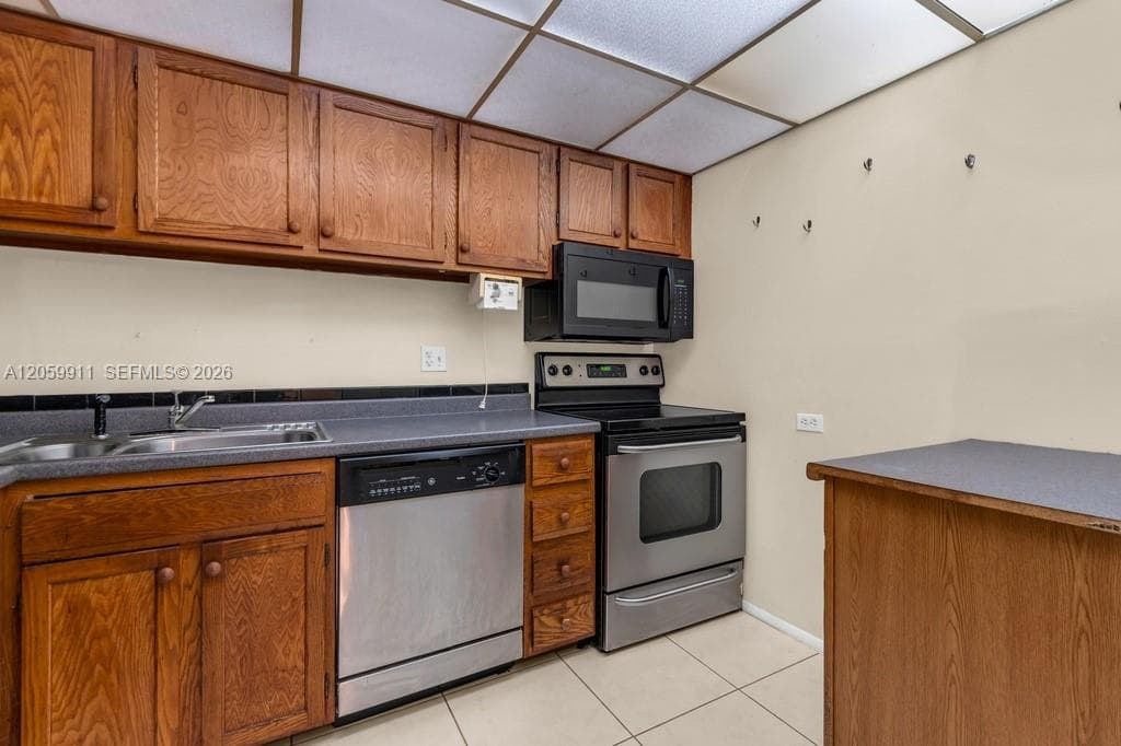 Condo en 3650 Inverrary Dr, Lauderhill — foto 3