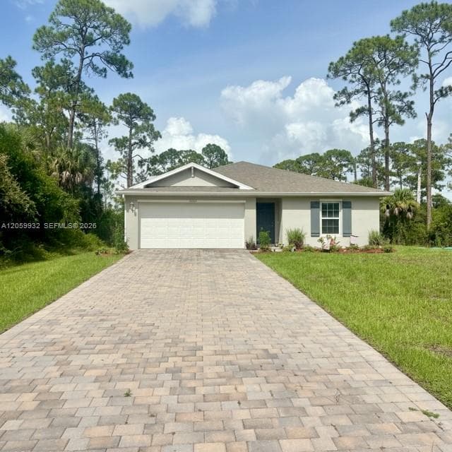 Single-family home at 5009 N Rosebud Cir, La Belle, FL
