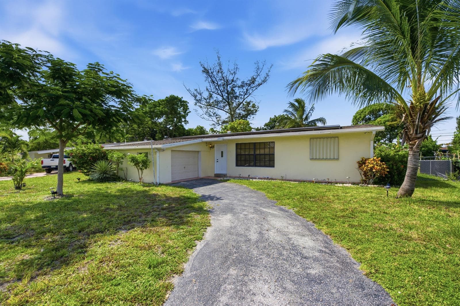 Single-family home at 6115 SW 3rd Street, Margate, FL