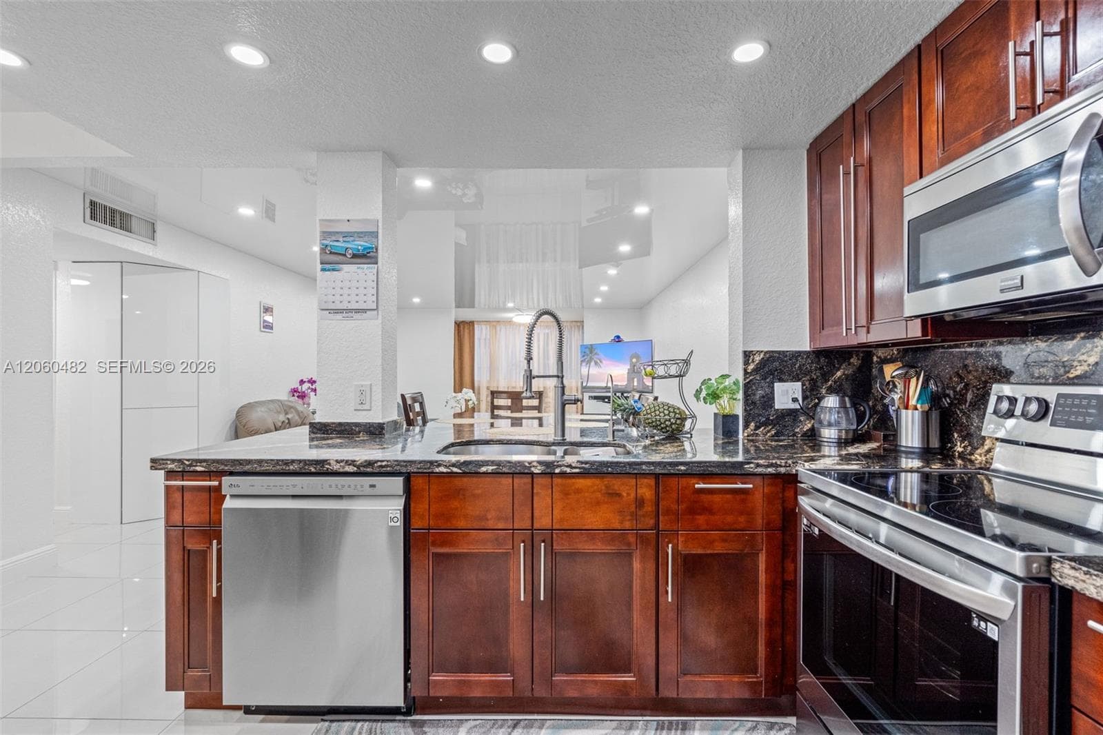 Condo at 301 NE 14th Ave, Hallandale Beach, FL
