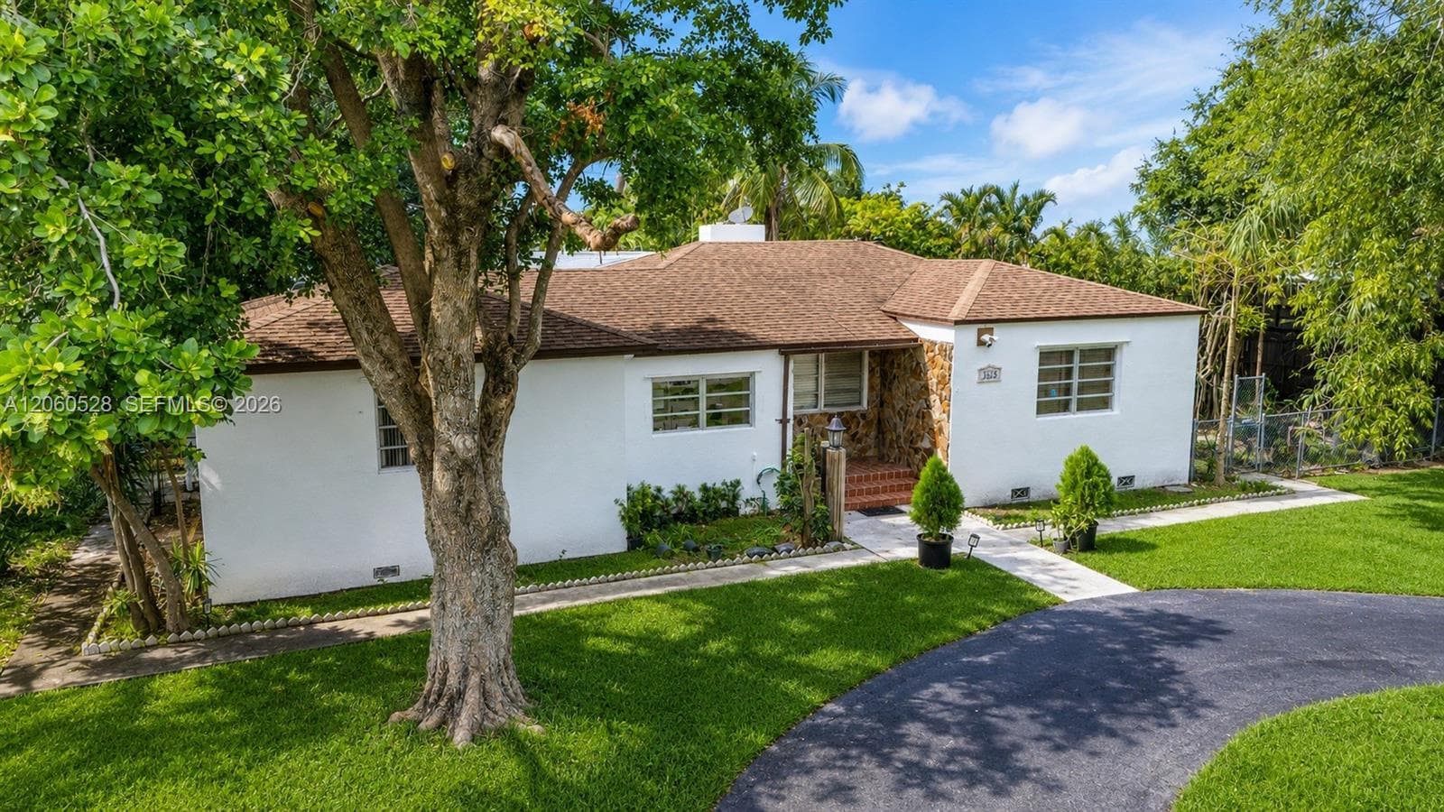 Single-family home at 2619 Arthur St, Hollywood, FL