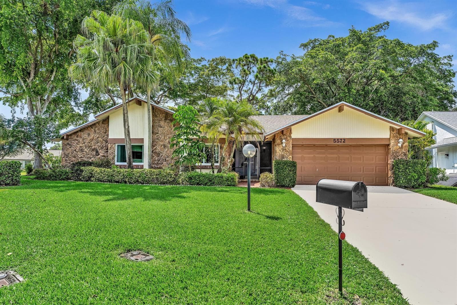 Single-family home at 5572 Sugar Mill Court, Delray Beach, FL