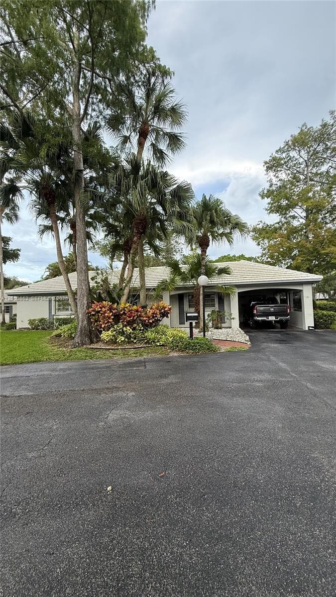Condo at 1124 W Cypress Dr, Pompano Beach, FL