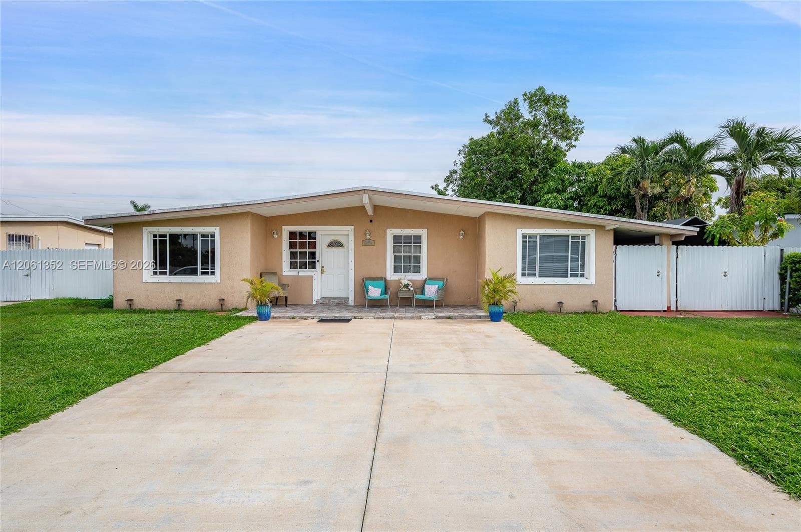 Single-family home at 11451 SW 43rd St, Miami — photo 1
