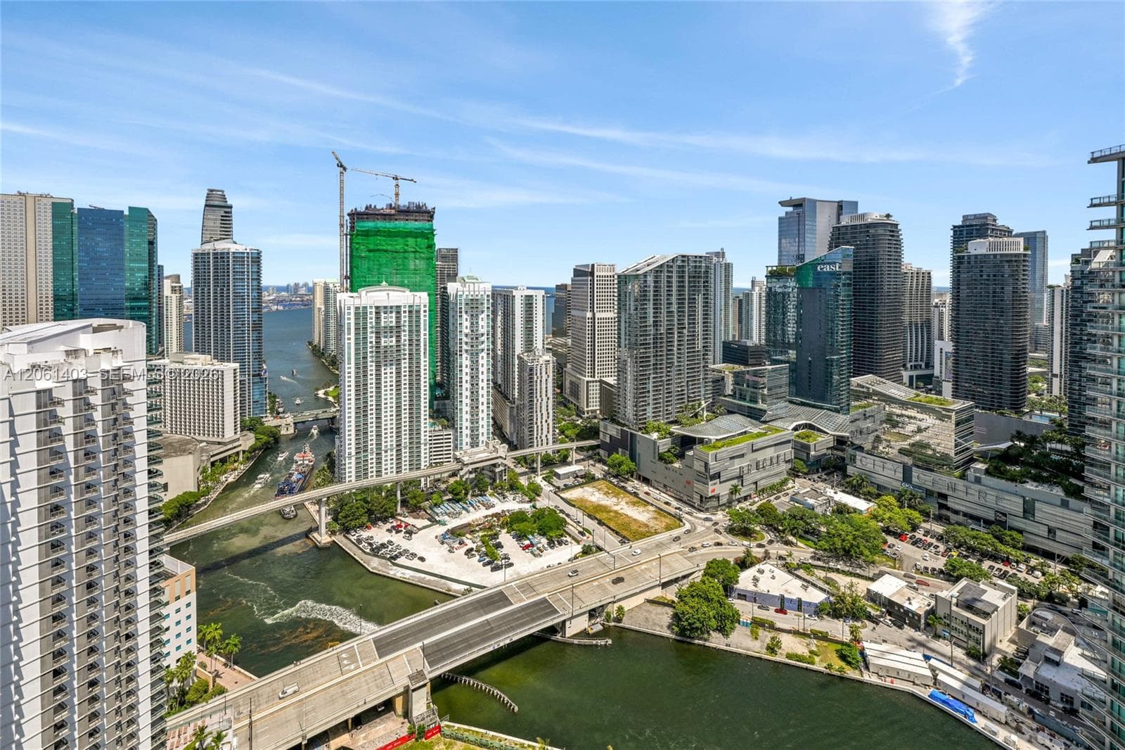 Condo en 90 SW 3rd St, Miami — foto 1