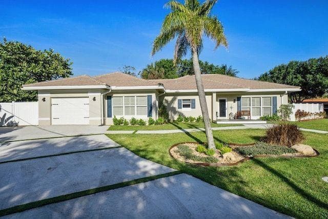 Single-family home at 2622 NE 27TH Avenue, Lighthouse Point, FL
