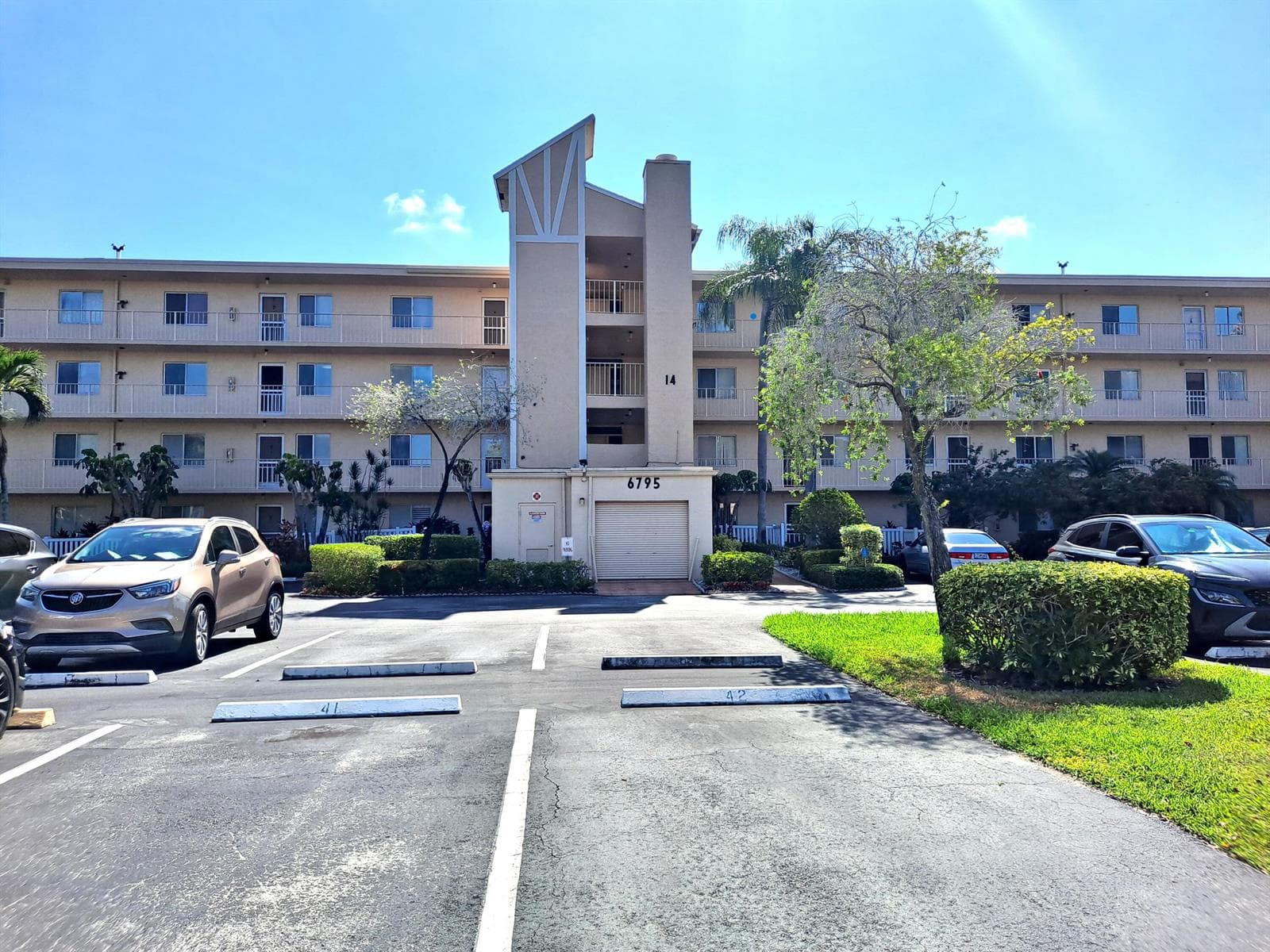 Condo at 6795 Huntington Lane, Delray Beach, FL