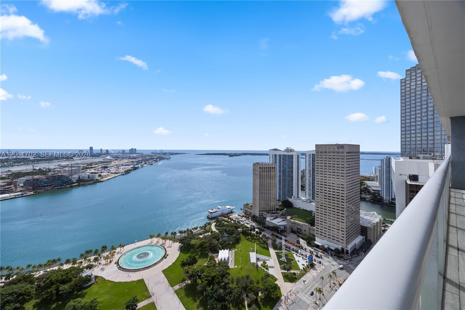 Condo at 50 Biscayne Blvd, Miami — photo 2