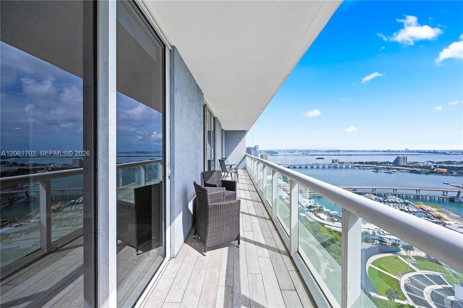 Condo at 50 Biscayne Blvd, Miami — photo 3