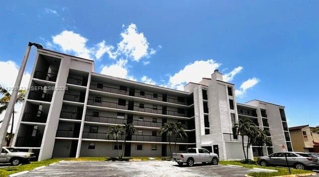 Condo at 10145 NW 9th St Cir, Miami, FL