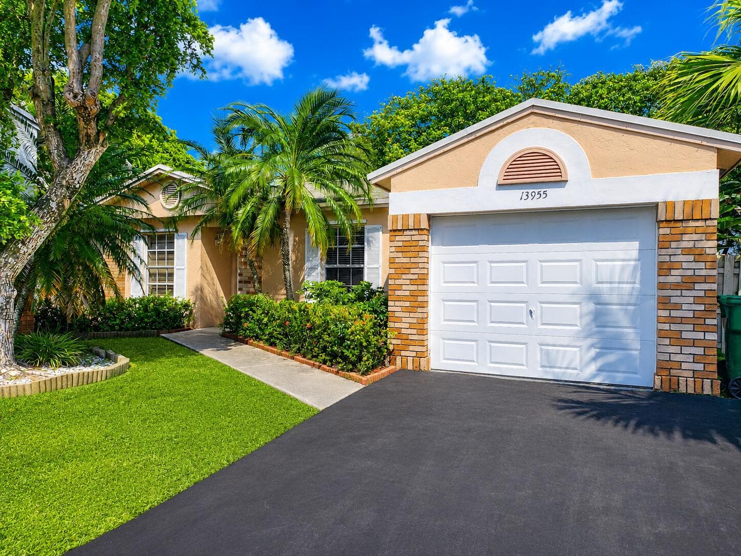Single-family home at 13955 Langley Place, Davie, FL