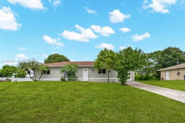 Single-family home at 909 SALLY AVE NE, Lehigh Acres, FL
