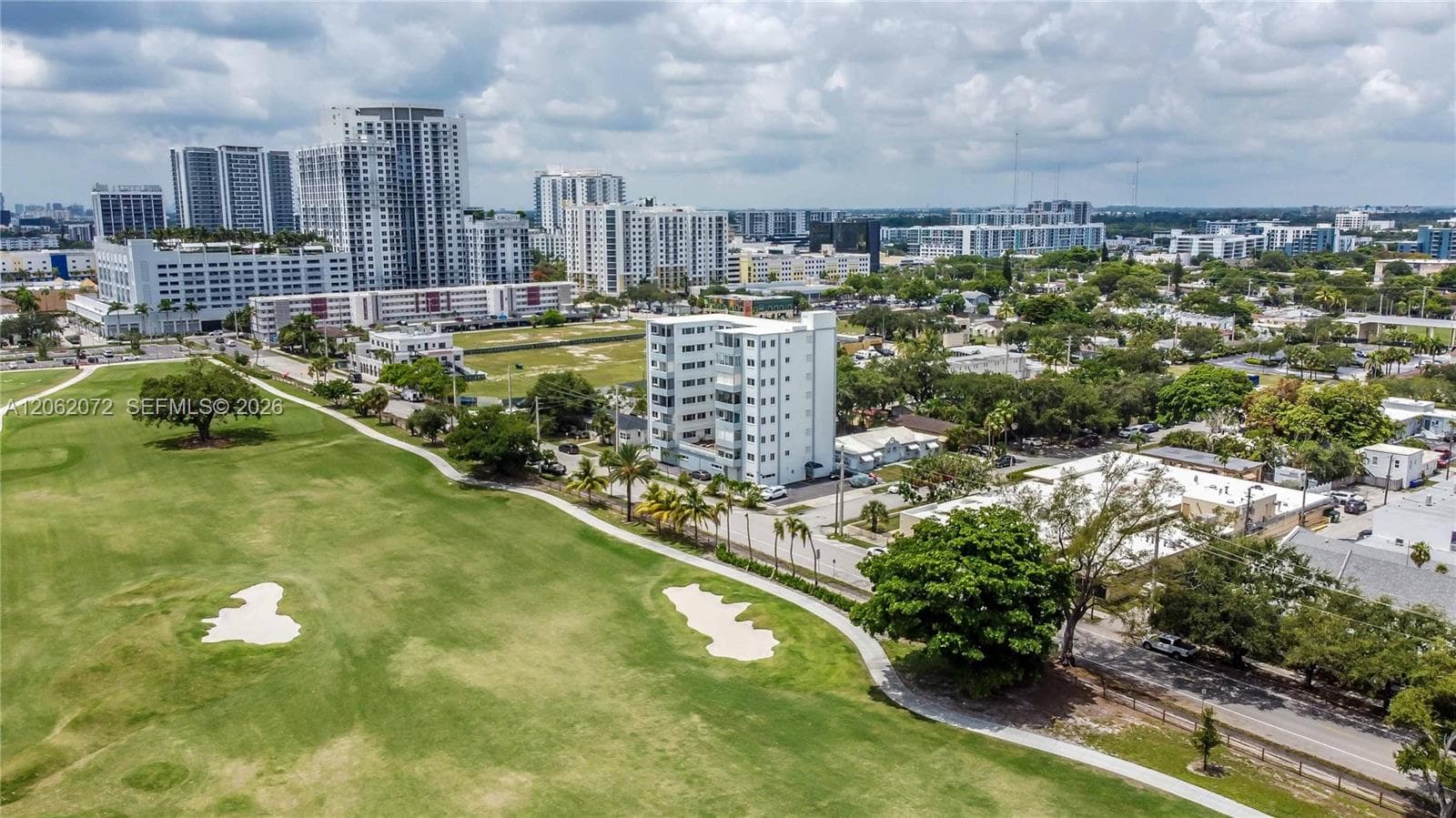 Co-op at 1700 Pierce St, Hollywood, FL