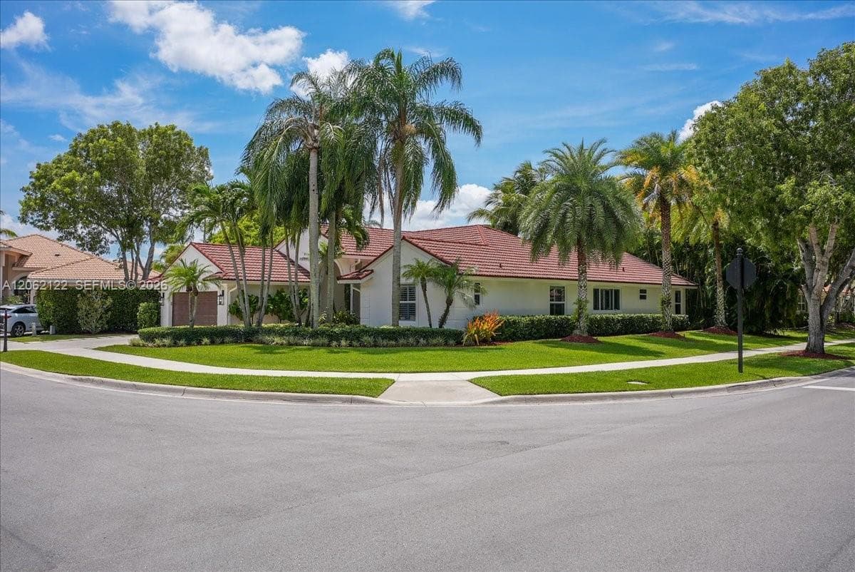 Single-family home at 894 Spoonbill Cir, Weston — photo 2