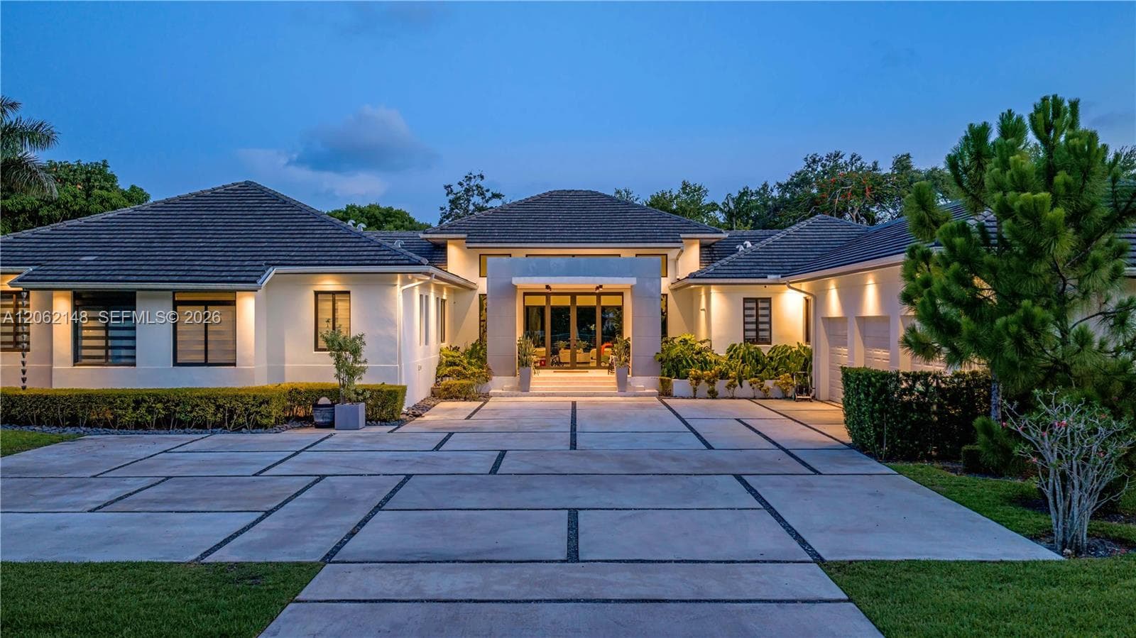 Single-family home at 7830 SW 117th St, Pinecrest, FL