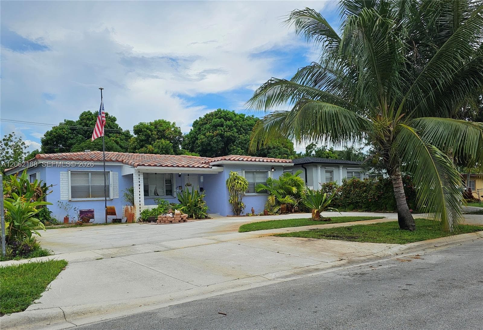 Single-family home at 648 E 28th St, Hialeah — photo 1