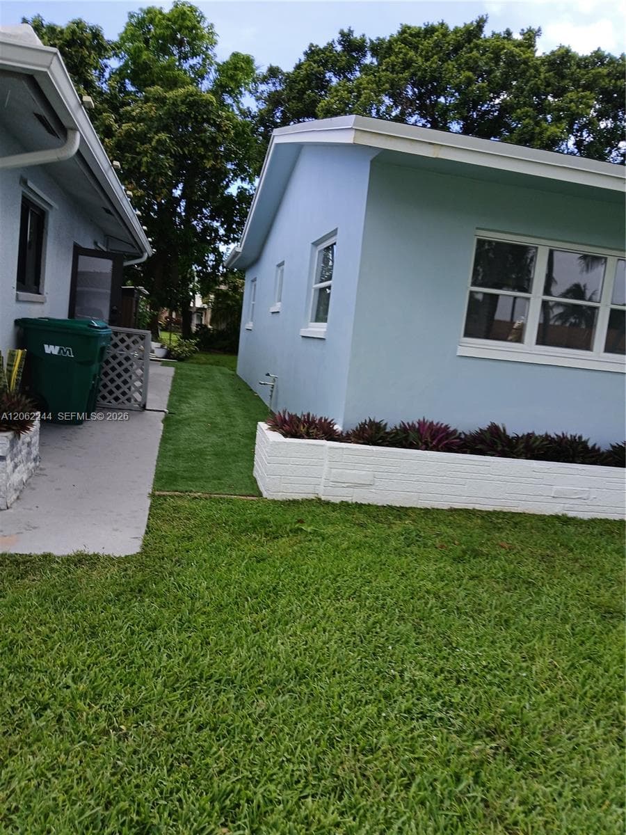 Single-family home at 4502 NW 46 St, Tamarac — photo 3