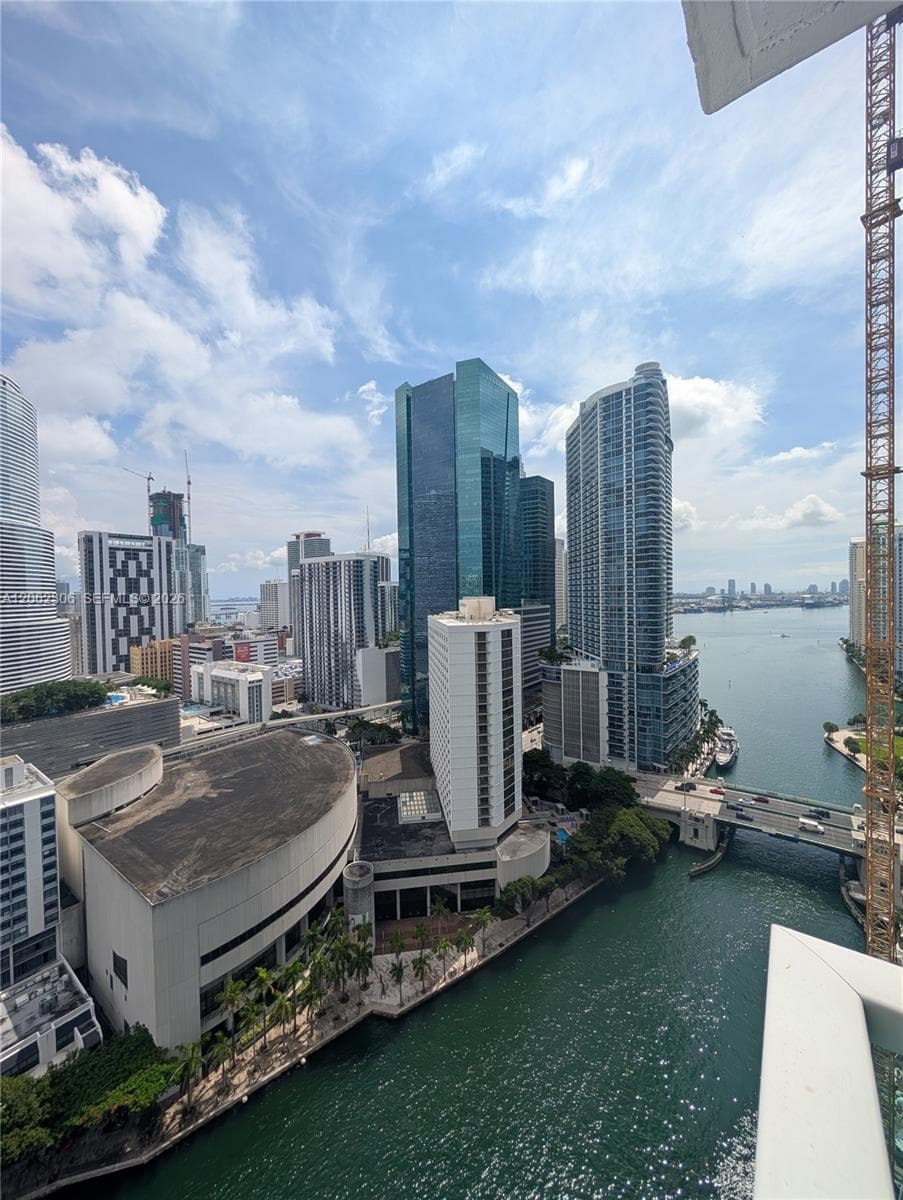 Condo en 31 SE 5, Miami — foto 1