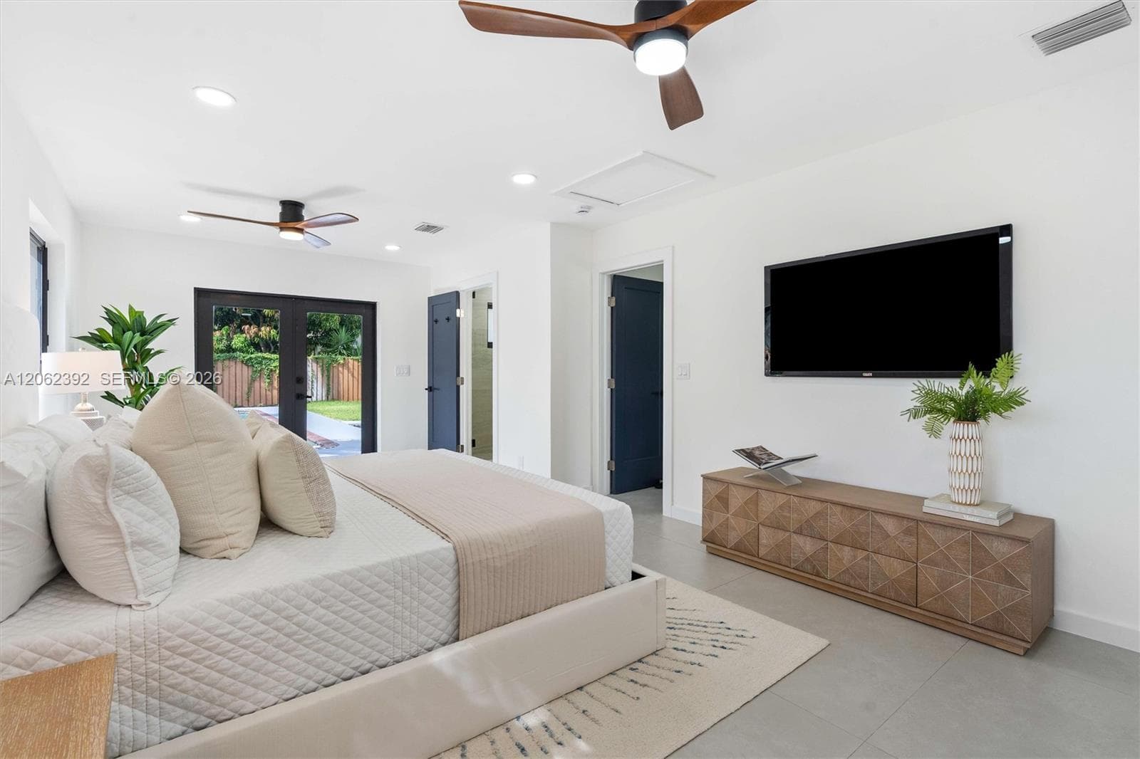 Single-family home at 949 Lighthouse Dr, North Palm Beach — photo 1