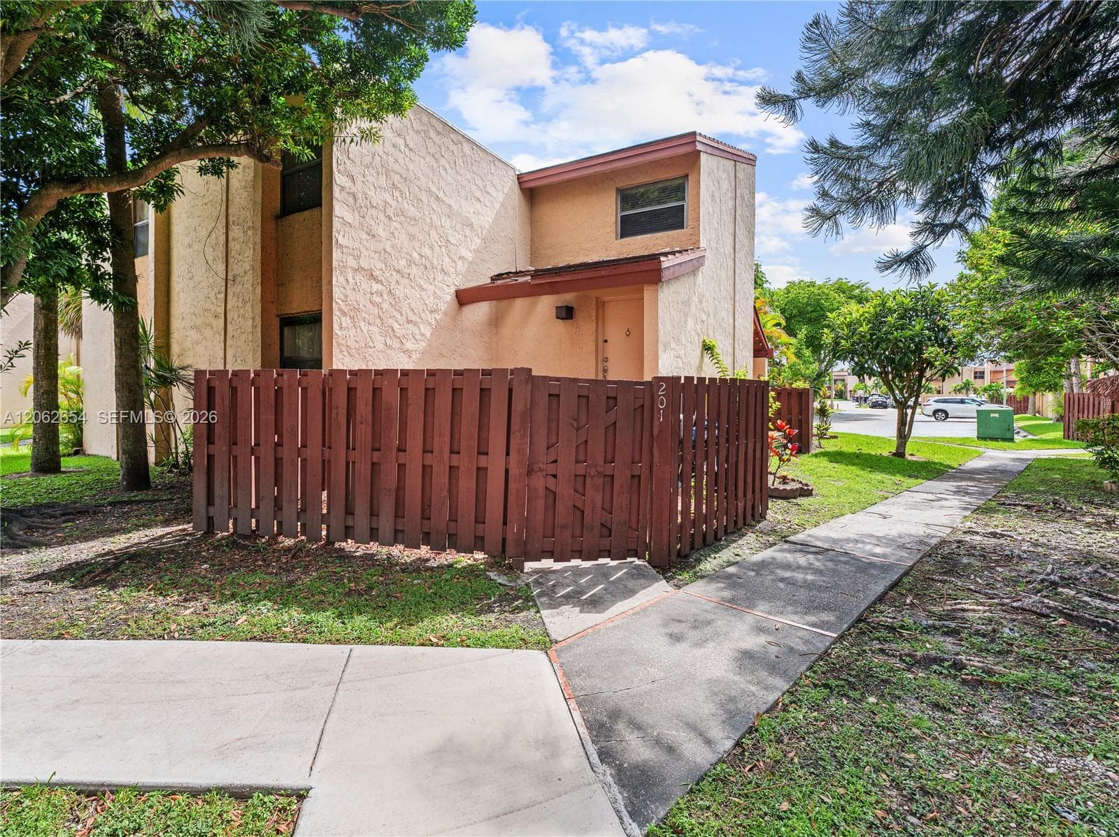 Condo at 291 W Park Dr, Miami — photo 1