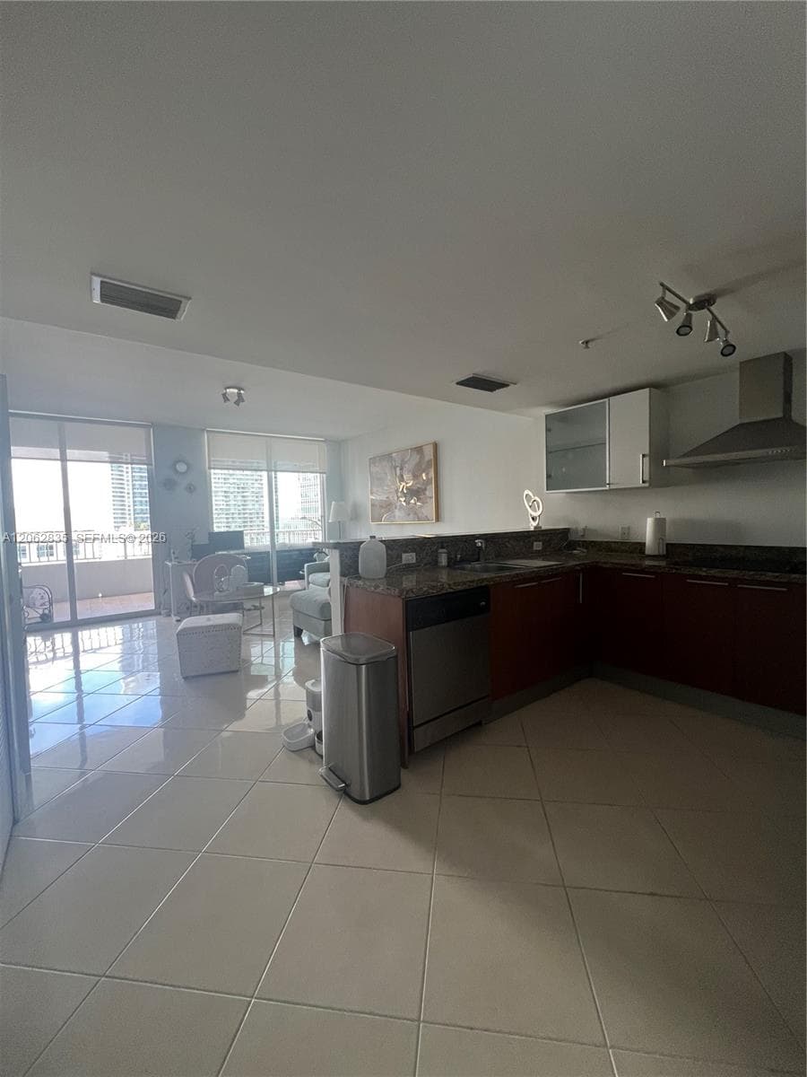 Condo at 170 SE 14th St, Miami — photo 1