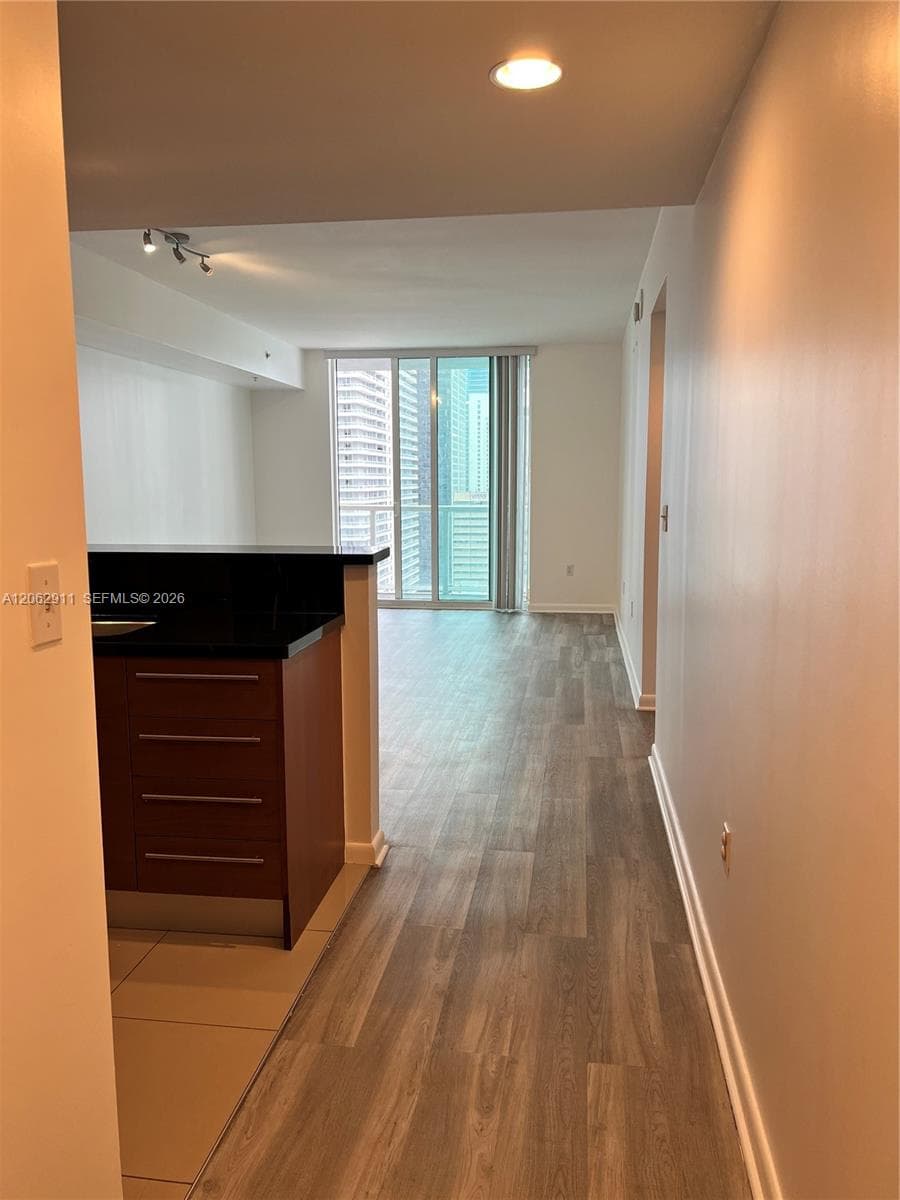 Condo at 244 Biscayne Blvd, Miami — photo 3