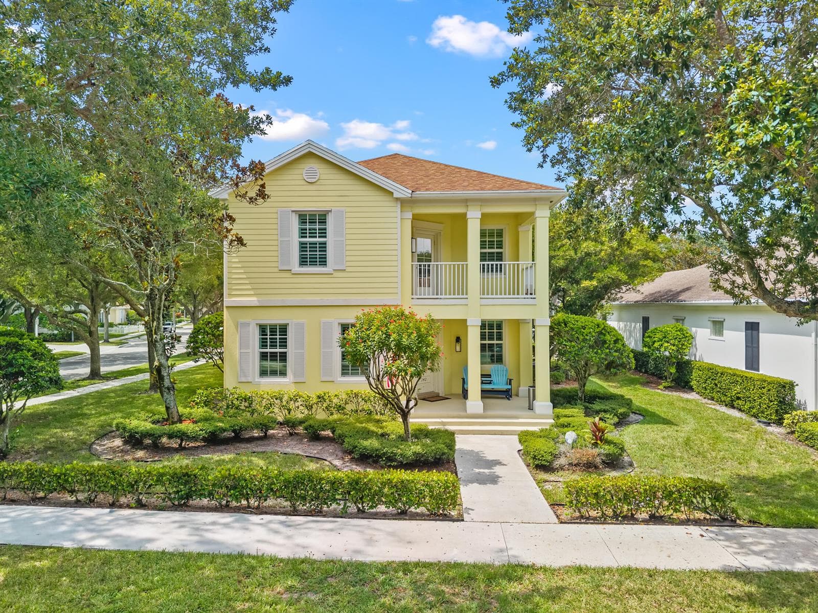 Single-family home at 142 Newcastle Drive, Jupiter, FL