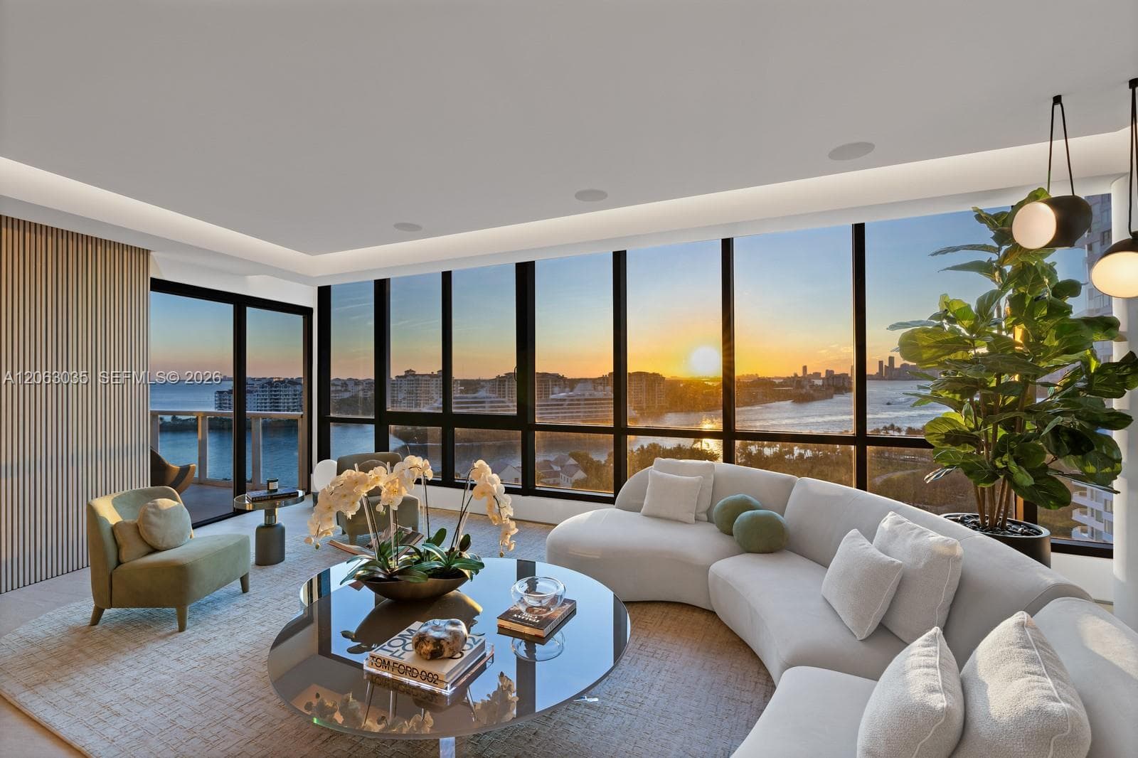 Condo en 100 S Pointe Dr, Miami Beach — foto 1