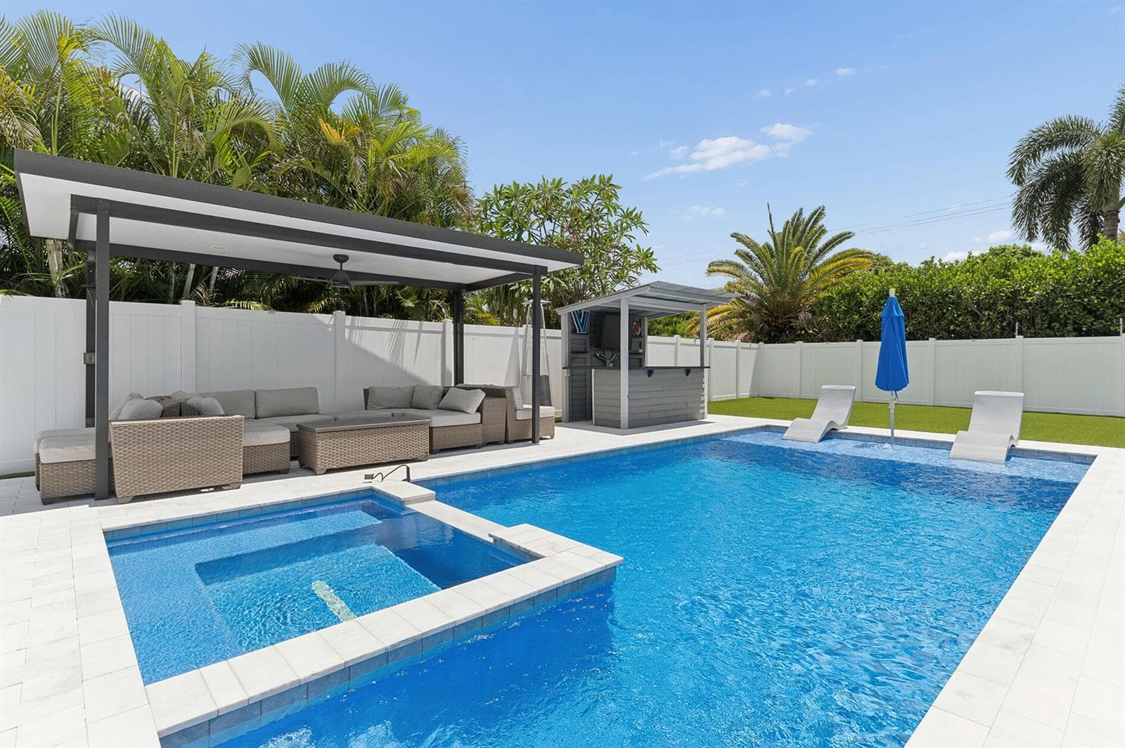 Single-family home at 405 CHAPEL HILL Boulevard, Boynton Beach, FL