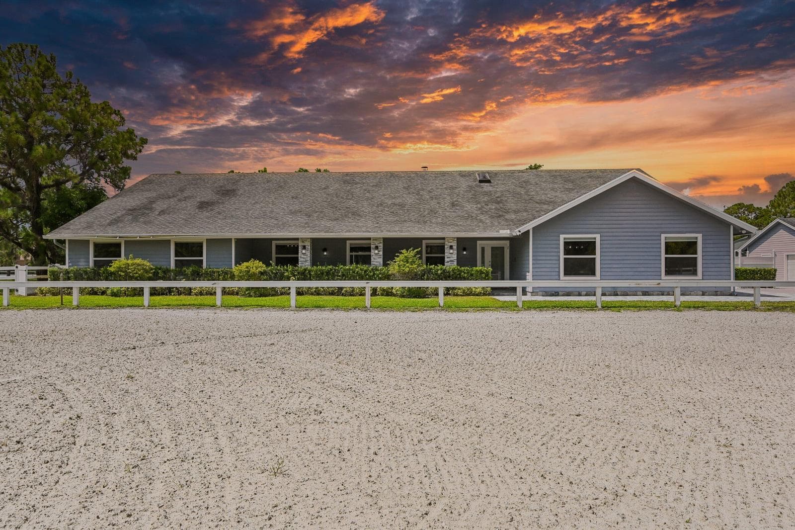 Single-family home at 1401 Pelham Road, Wellington, FL
