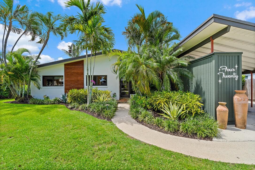 Single-family home at 420 Gulf Road, North Palm Beach, FL