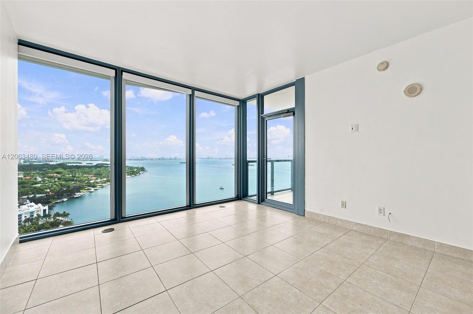 Condo en 601 NE 36th St, Miami — foto 2