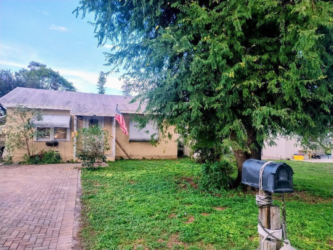 Single-family home at 4610 ARLETTE Court, Lake Worth, FL