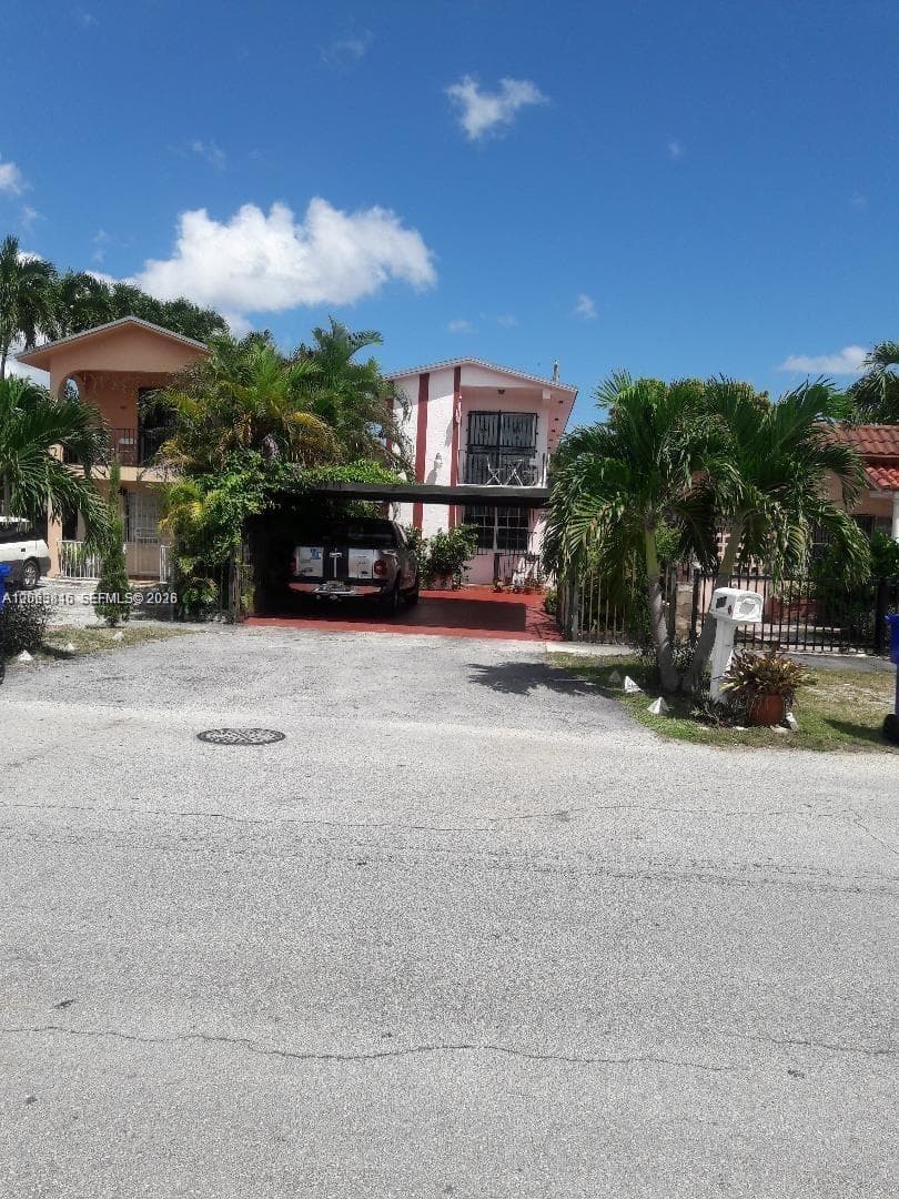 Single-family home at 507 Flagami Blvd, Miami — photo 1