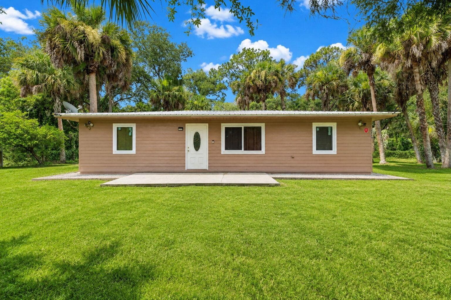 Single-family home at 6868 E CENTER Street, Okeechobee, FL