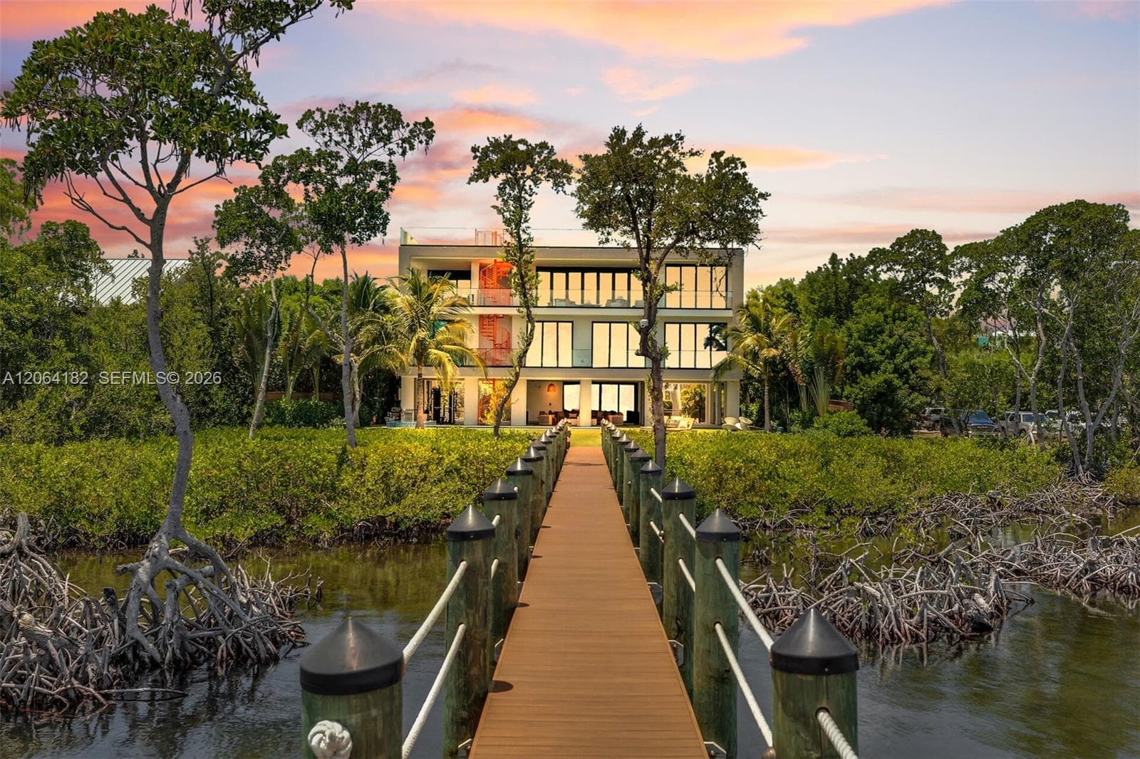 Single-family home at 39 Mutiny Pl, Key Largo — photo 1