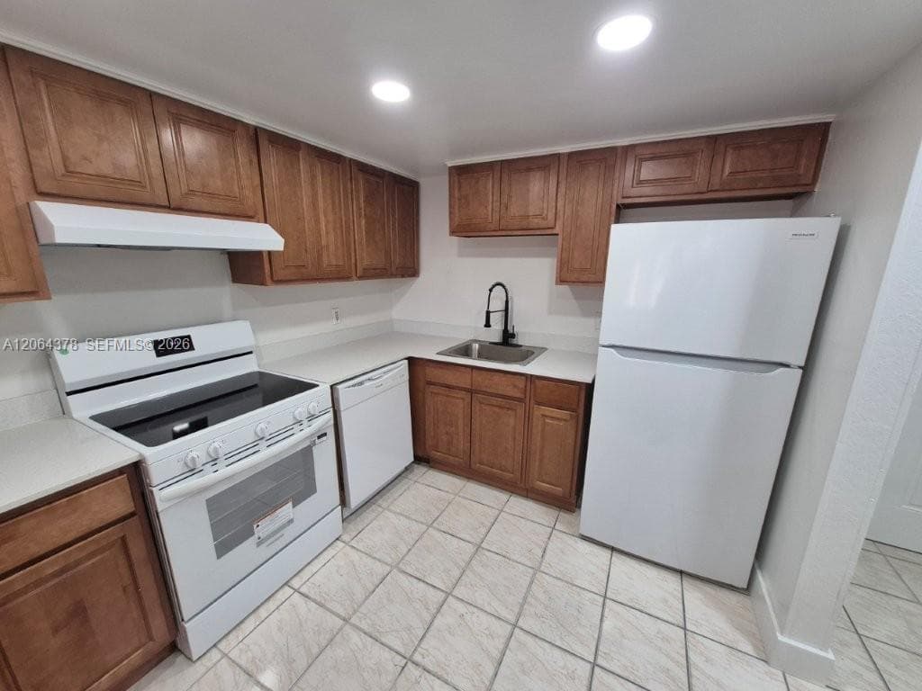 Condo at 1750 W 46th St, Hialeah — photo 3