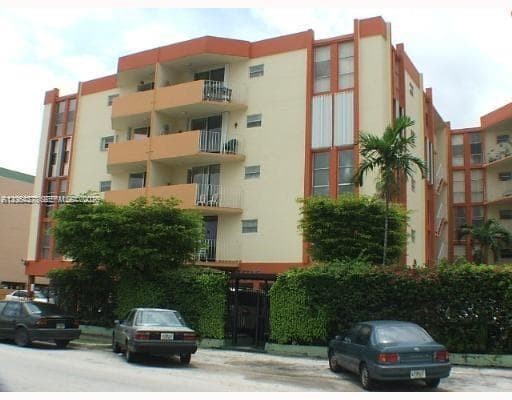 Condo at 1750 W 46th St, Hialeah — photo 1