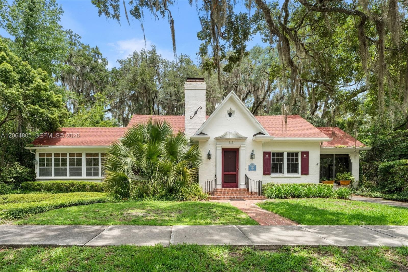 Single-family home at 717 NE Boulevard, Gainesville — photo 1