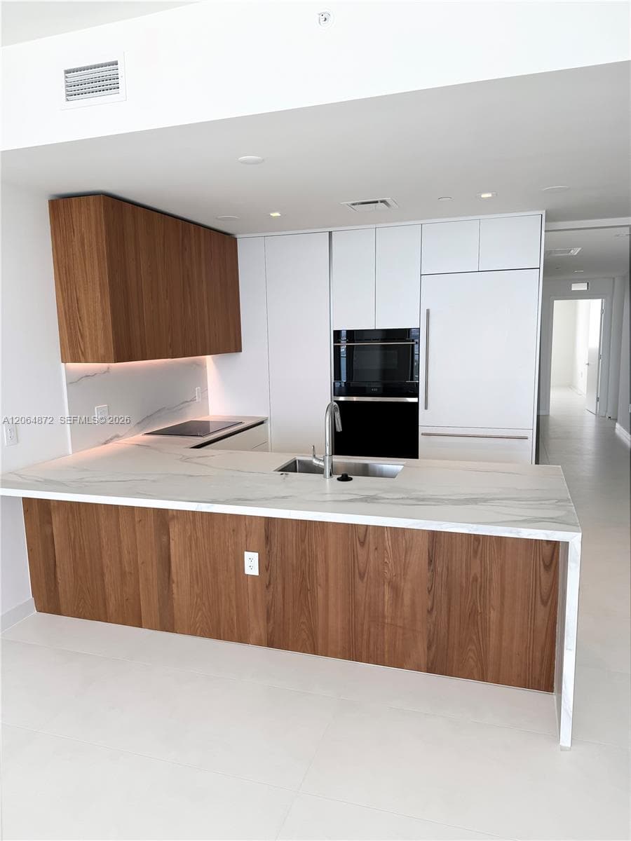 Condo at 1400 BISCAYNE BLVD, Miami — photo 3