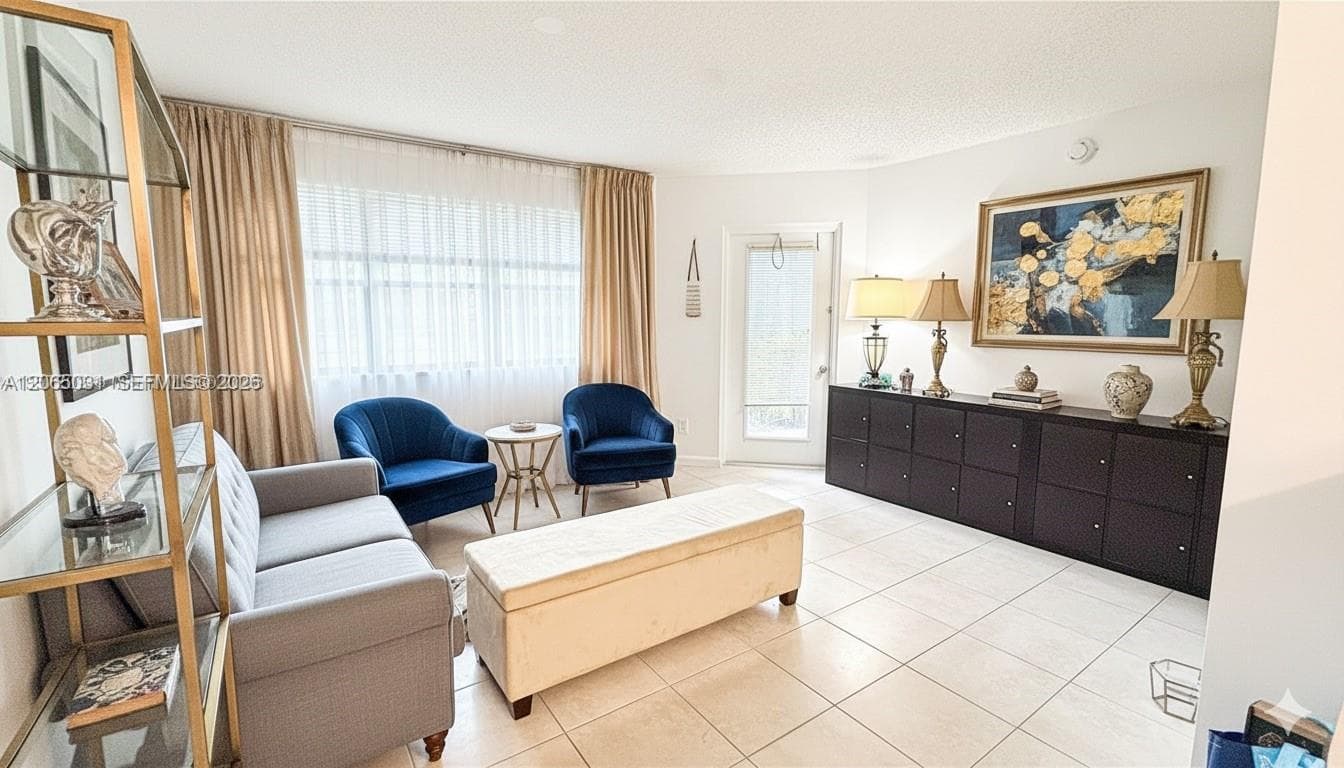 Condo at 540 S Park Rd, Hollywood — photo 1