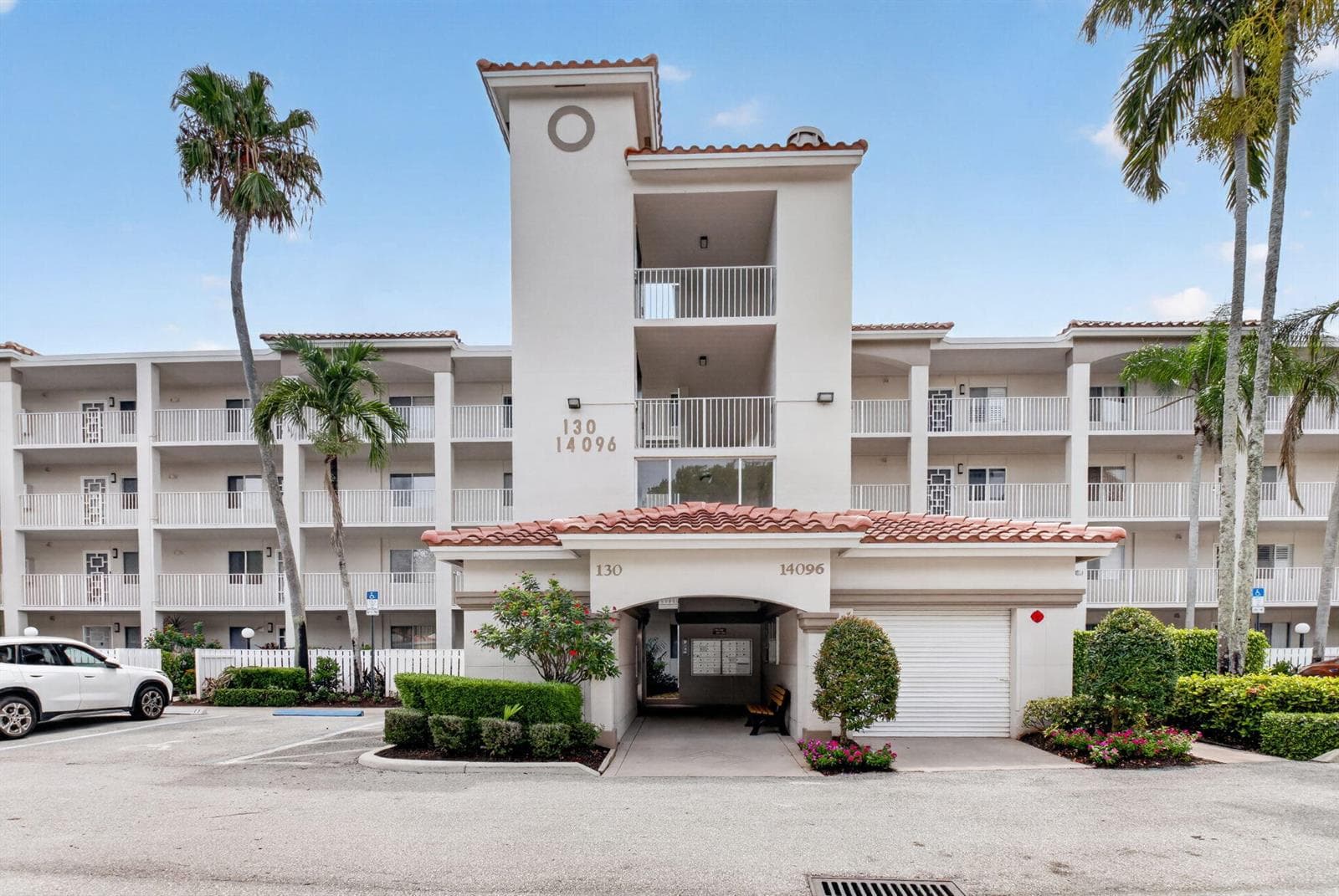 Condo at 14096 HUNTINGTON POINTE Drive, Delray Beach, FL