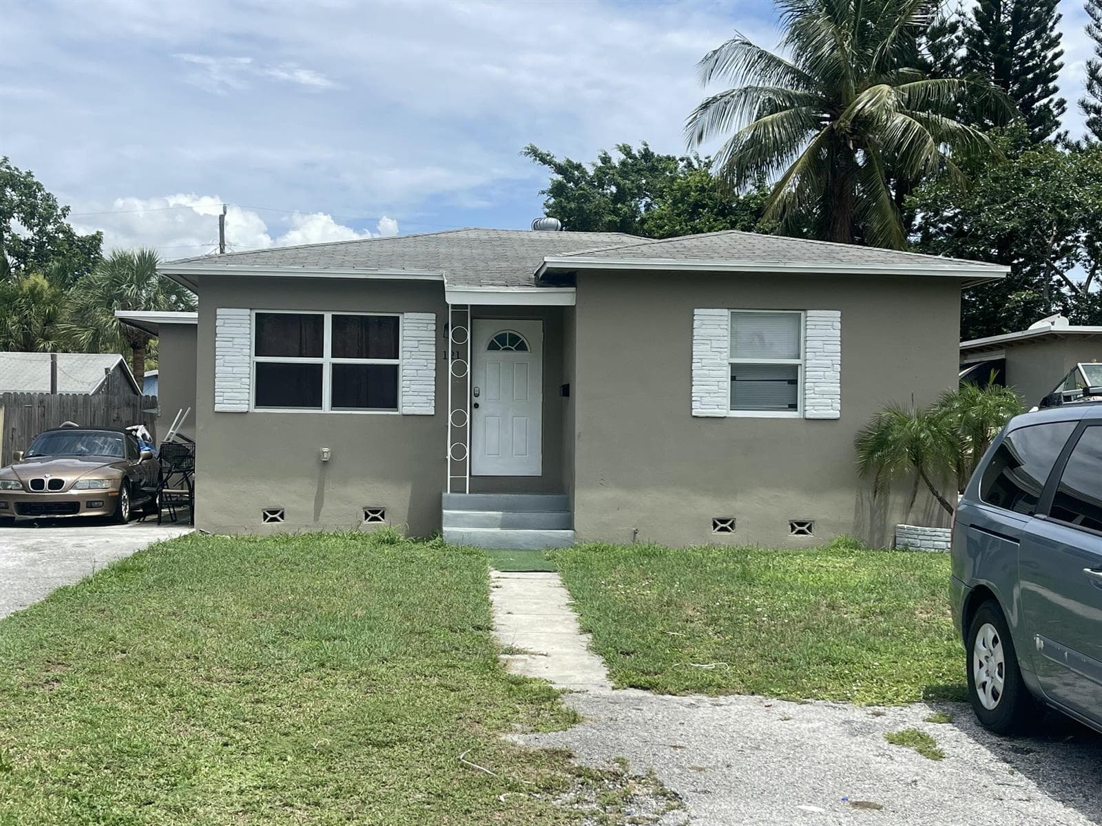 Single-family home at 121 SE 5TH Avenue, Boynton Beach, FL