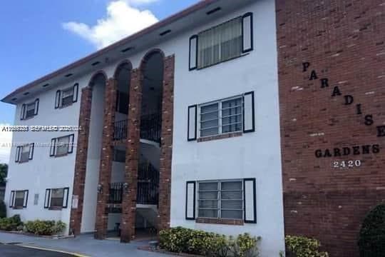 Condo at 2420 Johnson St, Hollywood — photo 1