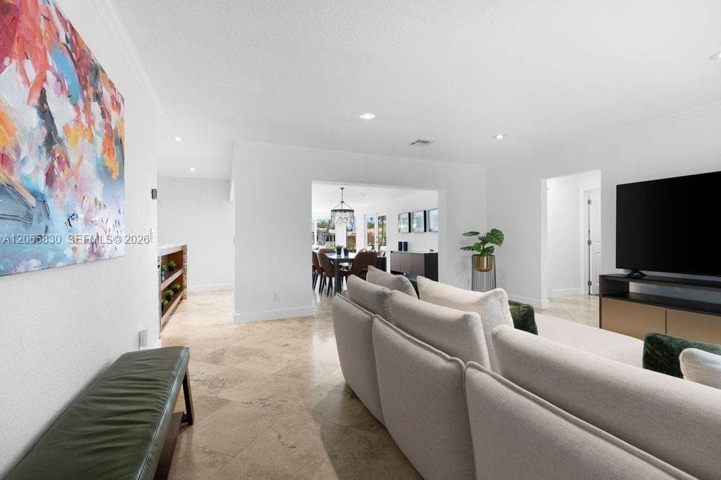 Single-family home at 261 SE 4th St, Pompano Beach — photo 2
