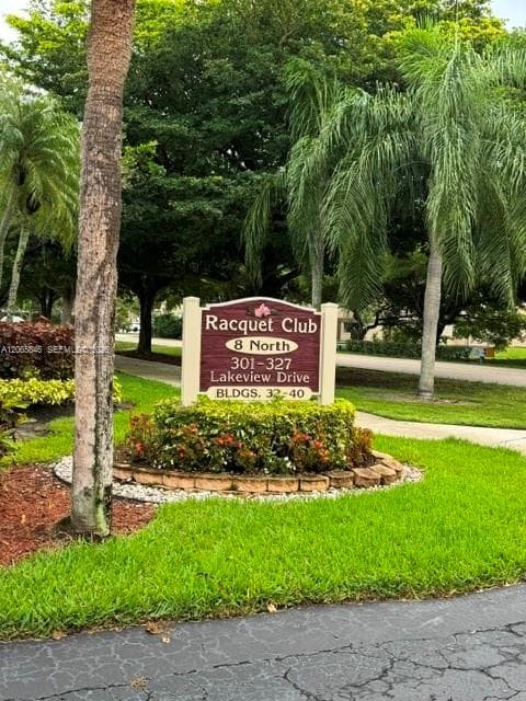 Condo at 301 Lakeview Dr, Weston, FL