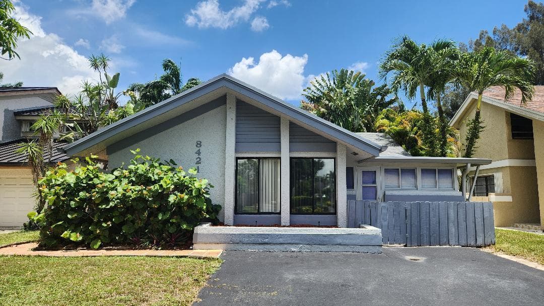 Single-family home at 8421 SW 39TH Court, Davie, FL