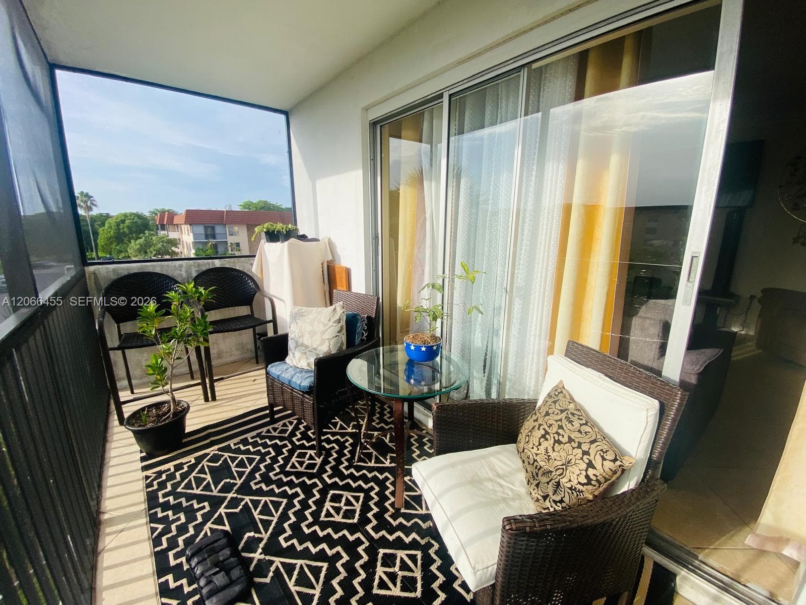Condo at 4164 Inverrary Dr, Lauderhill — photo 1